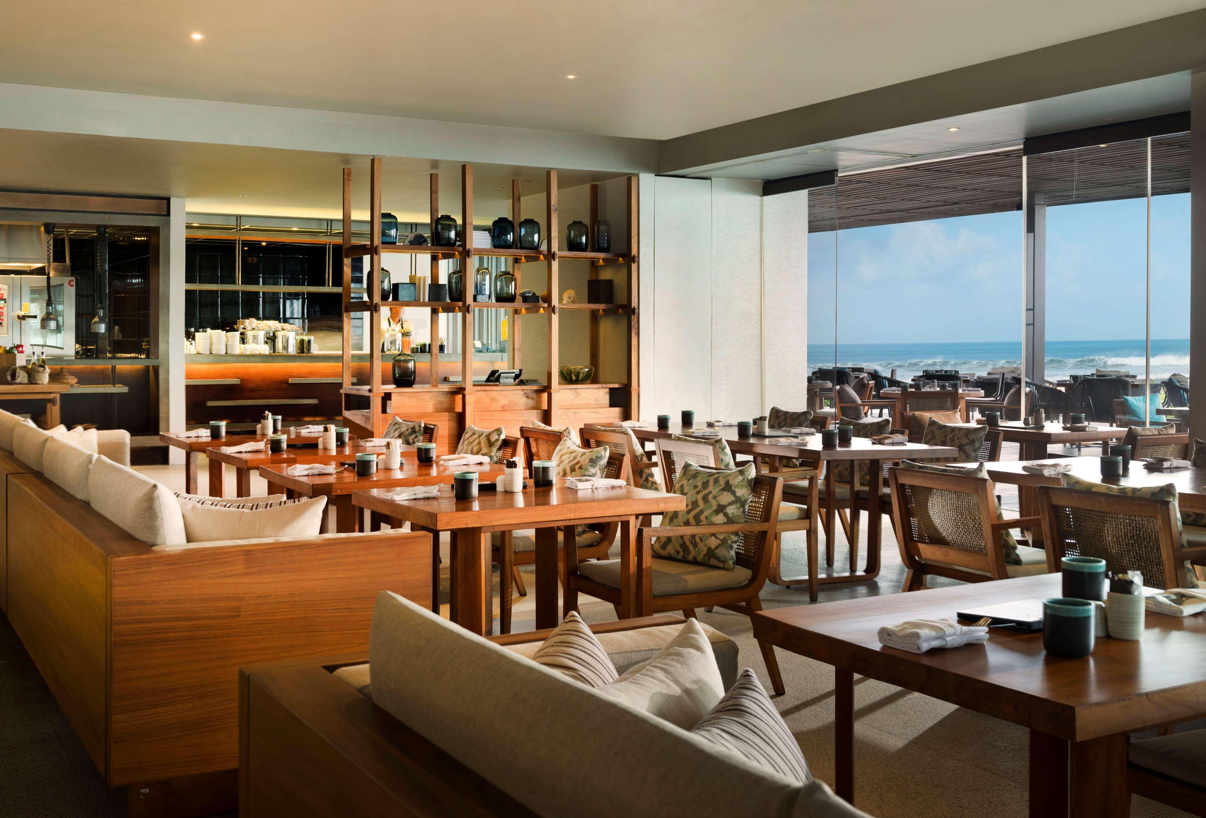 Отель Alila Seminyak Экстерьер фото The restaurant at the Cape