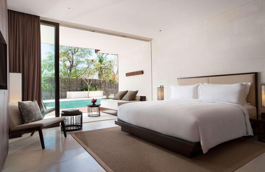 Отель Alila Seminyak Номер фото A bedroom at the hotel