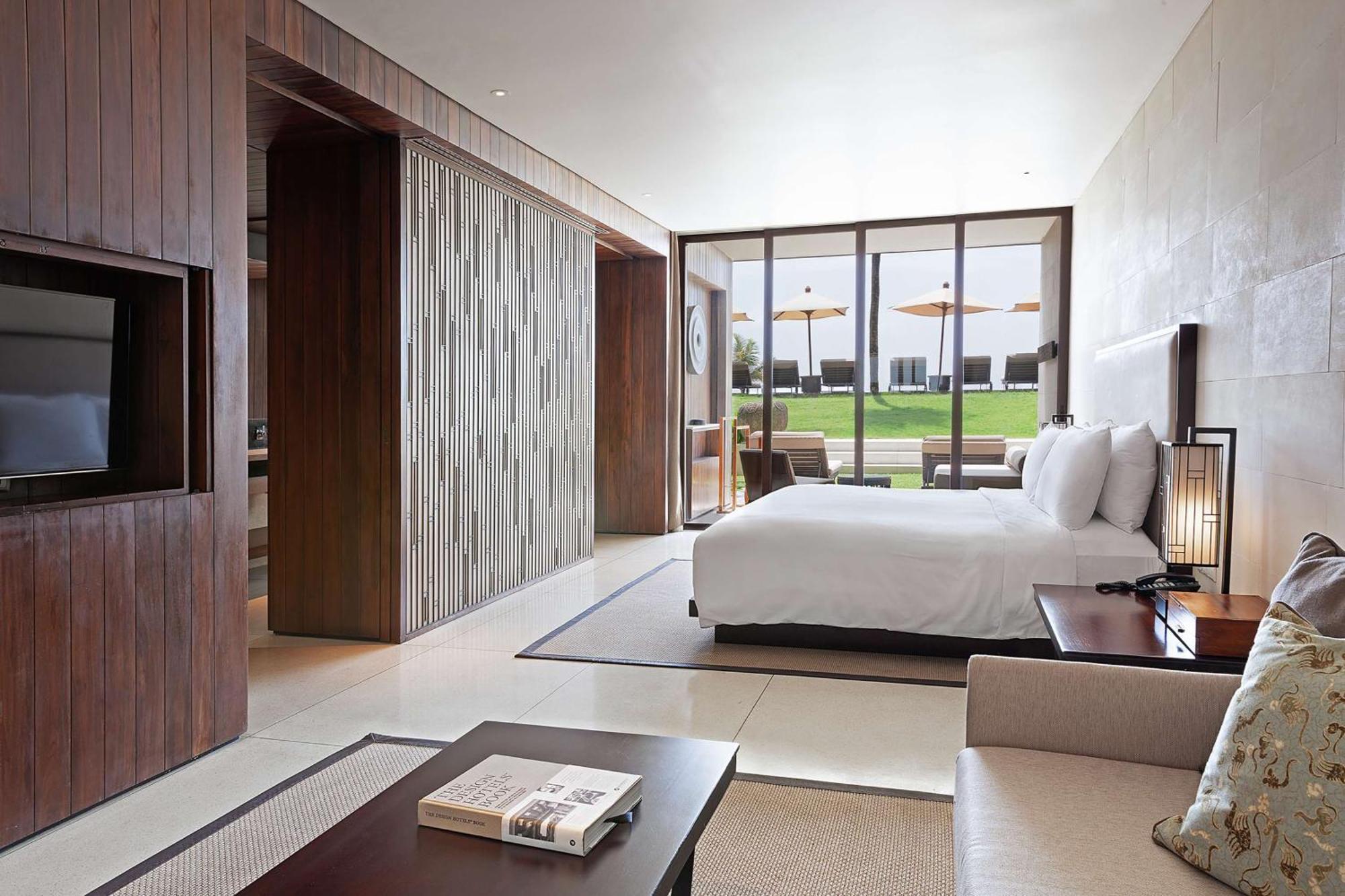 Отель Alila Seminyak Экстерьер фото A bedroom at The Edition