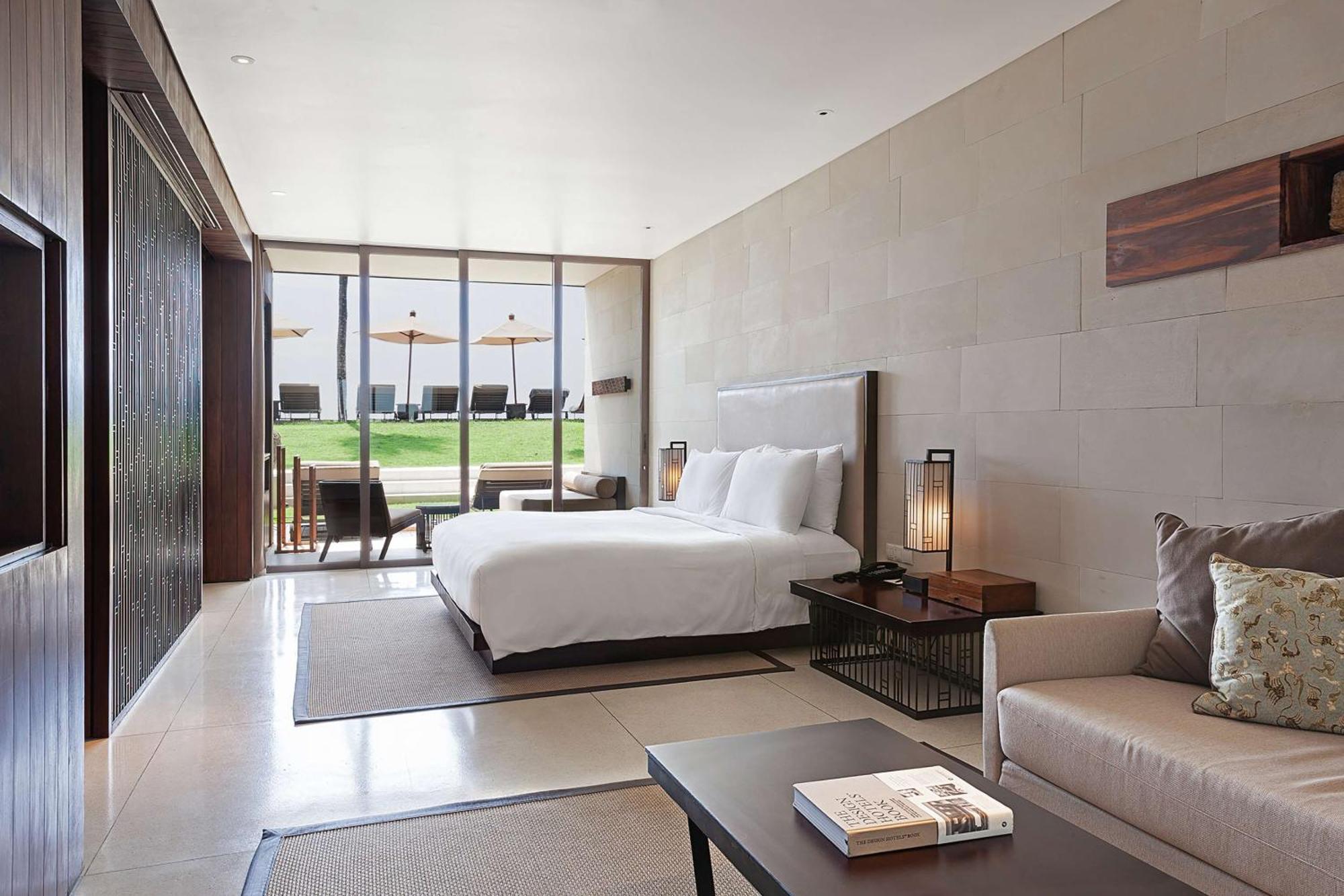 Отель Alila Seminyak Экстерьер фото A guest room at The Westin Maldives