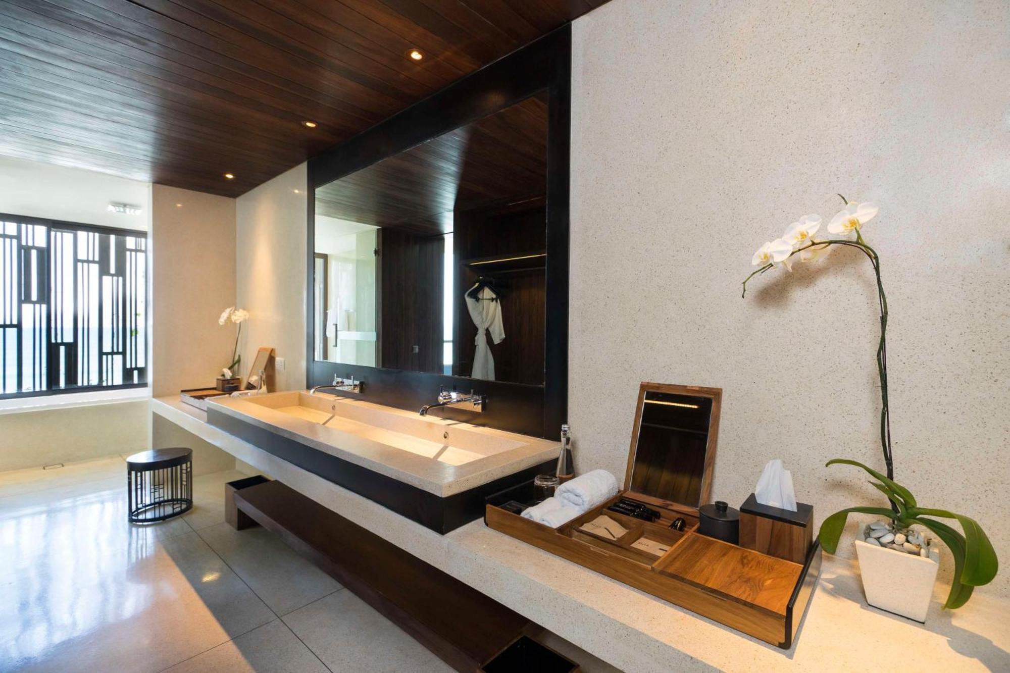Отель Alila Seminyak Экстерьер фото Bathroom
