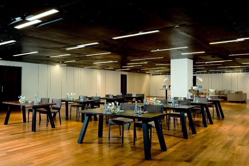 Отель Alila Seminyak Экстерьер фото The Library