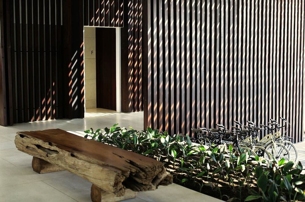 Отель Alila Seminyak Экстерьер фото The interior of the new building