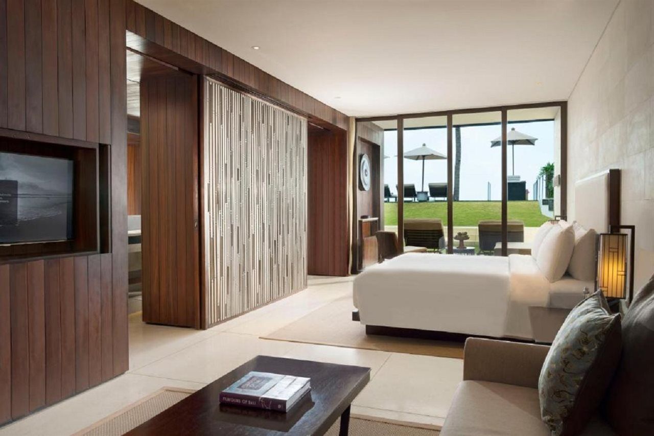 Отель Alila Seminyak Экстерьер фото A bedroom at the hotel