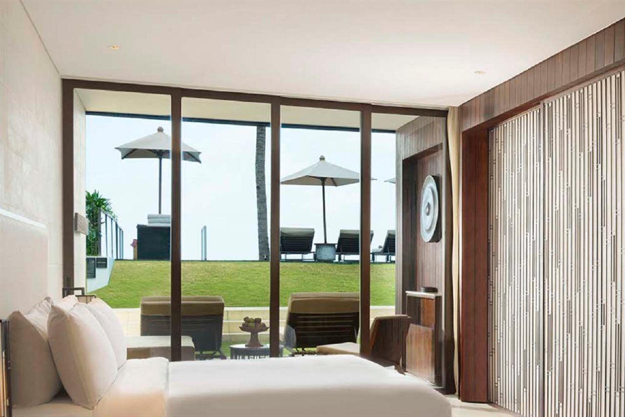 Отель Alila Seminyak Экстерьер фото A bedroom at the hotel